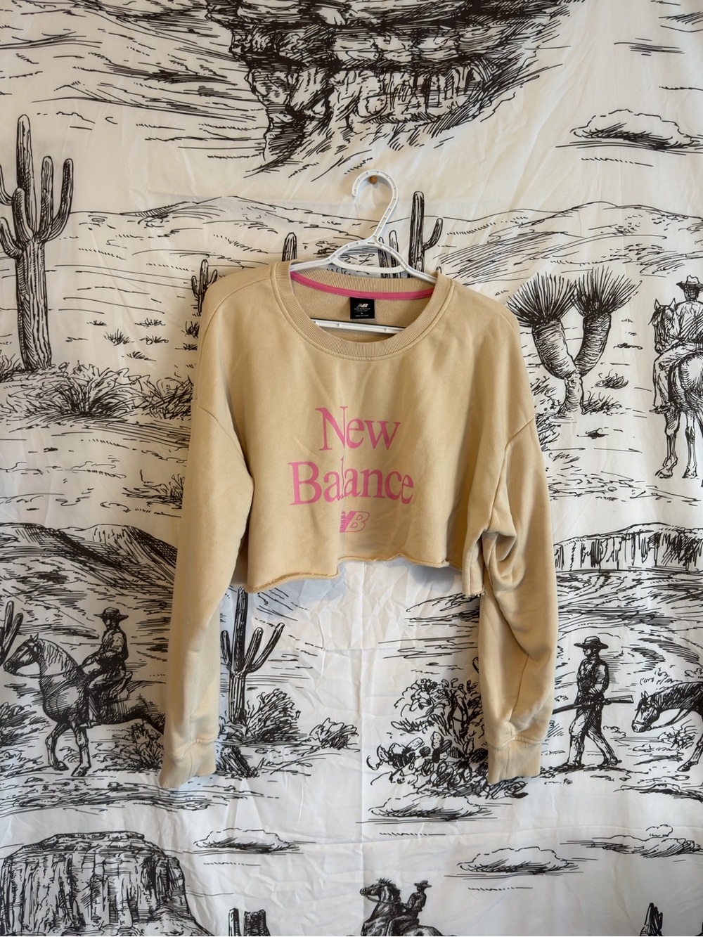New Balance Ultra Cropped Sweatshirt in Beige with Pink Logo